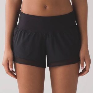 NWOT lululemon mind over miles shorts black size 4